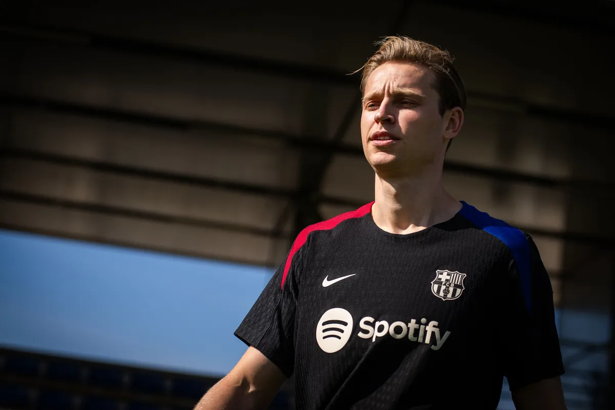 Frenkie de Jong se účastnil částečně tréninku s týmem